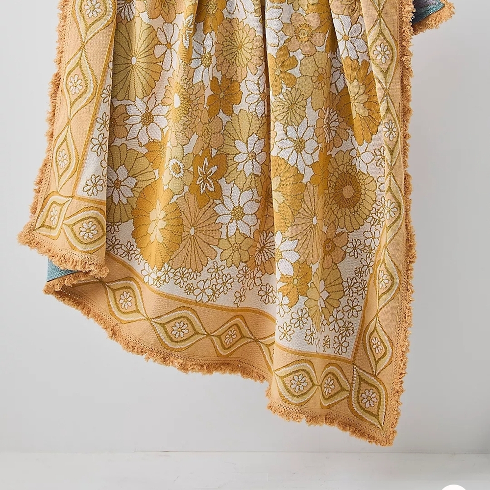 Wandering Floral Patterned Throw with Fringe - Picture 2 of 12